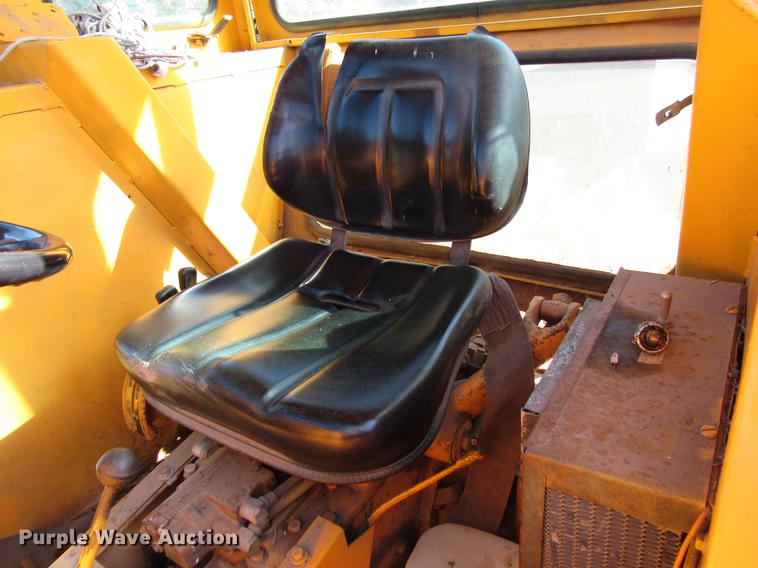 image for item DD3763 1984 Ford 545A tractor