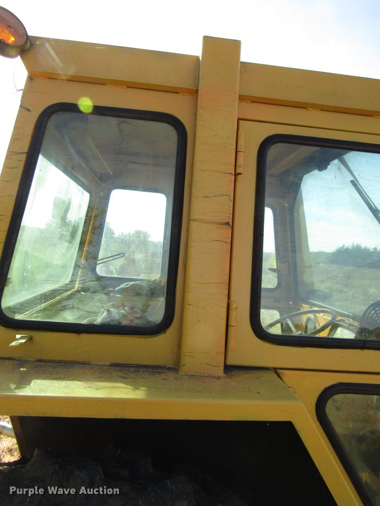 image for item DD3763 1984 Ford 545A tractor