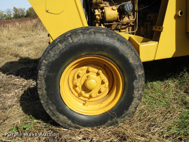 image for item DD3763 1984 Ford 545A tractor