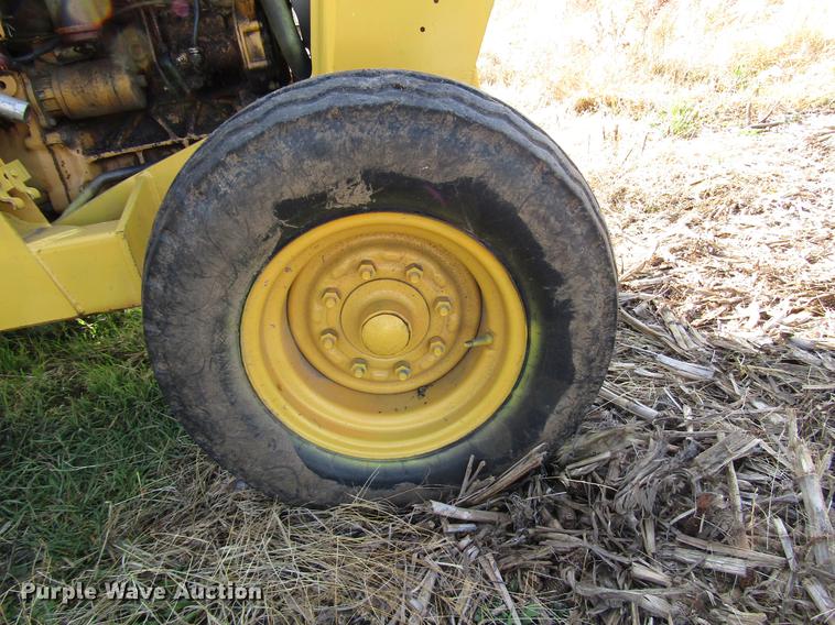 image for item DD3763 1984 Ford 545A tractor