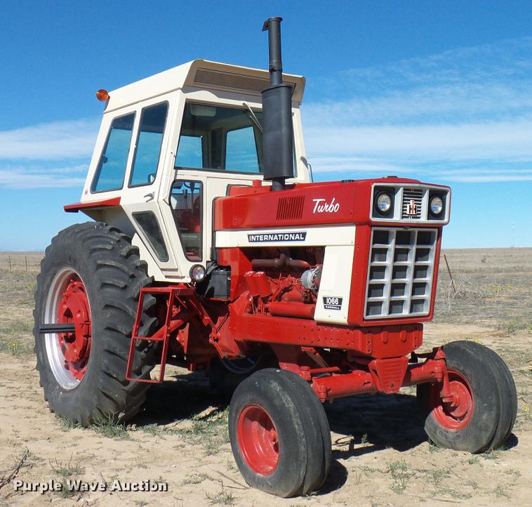 image for item DD5969 1973 International 1066 Turbo tractor
