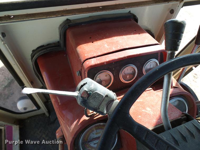 image for item DD5969 1973 International 1066 Turbo tractor