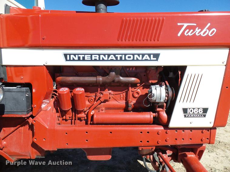 image for item DD5969 1973 International 1066 Turbo tractor