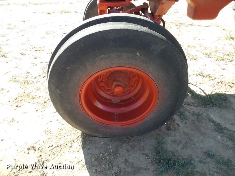 image for item DD5969 1973 International 1066 Turbo tractor