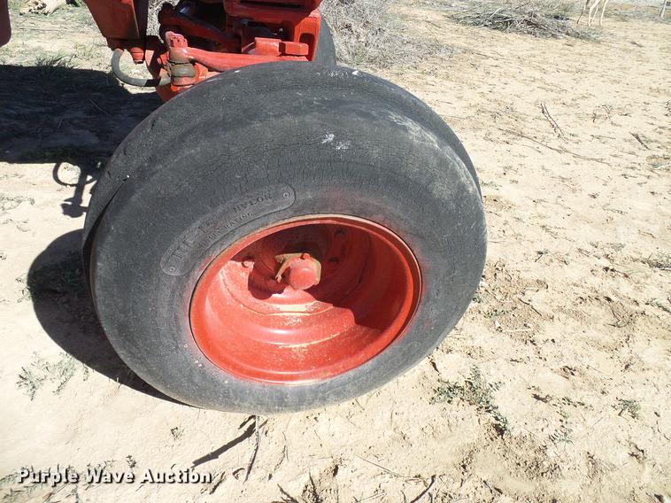 image for item DD5969 1973 International 1066 Turbo tractor