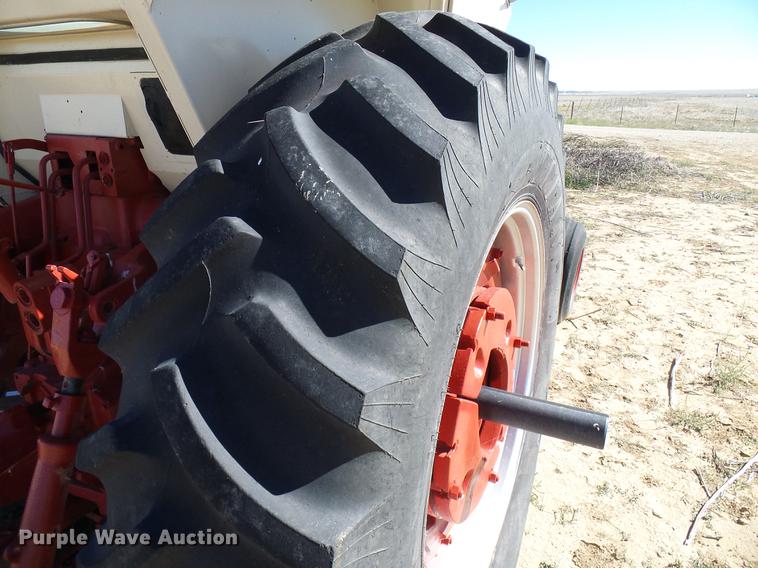 image for item DD5969 1973 International 1066 Turbo tractor