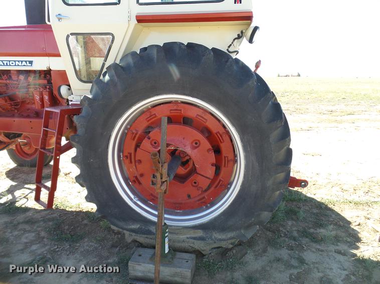 image for item DD5969 1973 International 1066 Turbo tractor