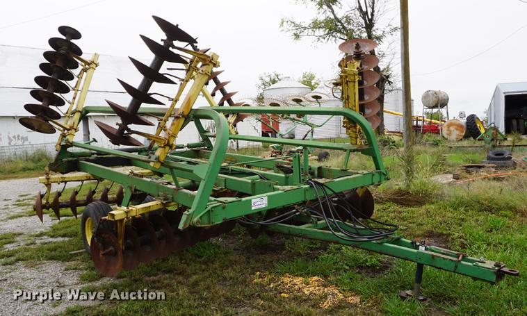image for item DD6644 John Deere 230 tandem disk