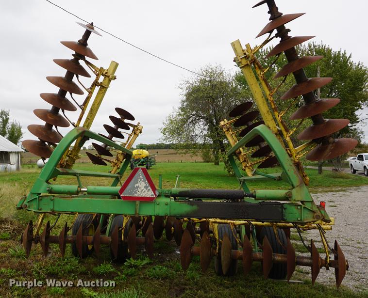 image for item DD6644 John Deere 230 tandem disk