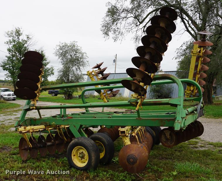 image for item DD6644 John Deere 230 tandem disk