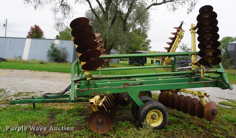 image for item DD6644 John Deere 230 tandem disk