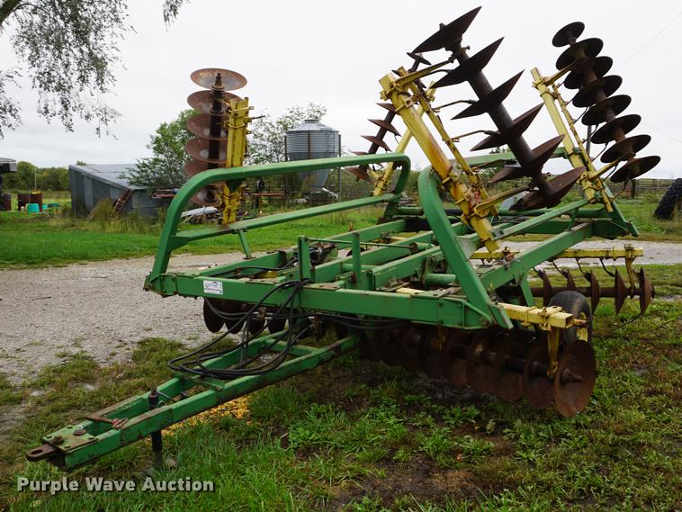 image for item DD6644 John Deere 230 tandem disk