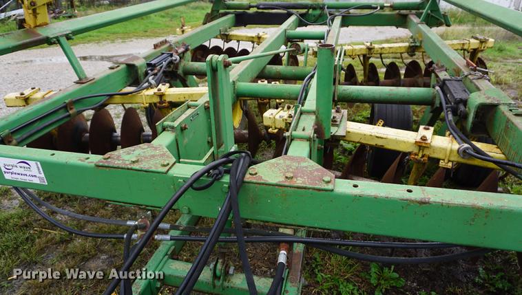image for item DD6644 John Deere 230 tandem disk