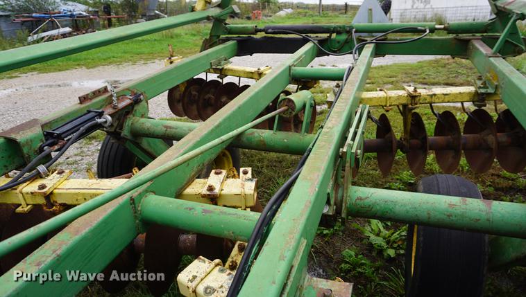 image for item DD6644 John Deere 230 tandem disk