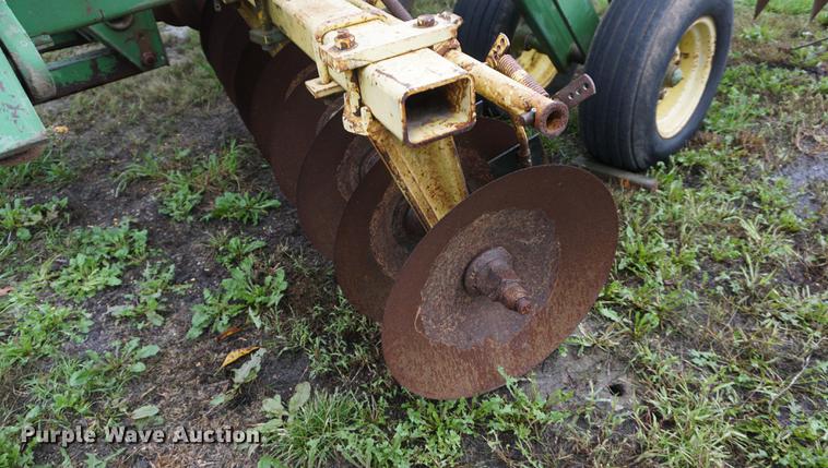 image for item DD6644 John Deere 230 tandem disk