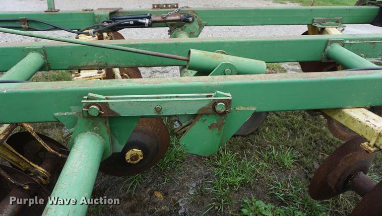 image for item DD6644 John Deere 230 tandem disk