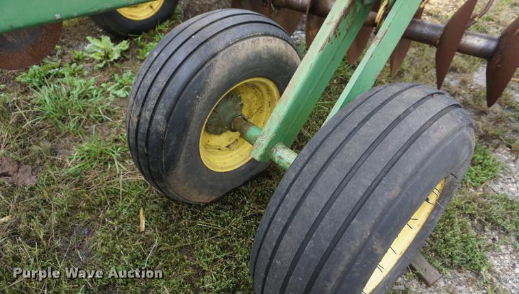 image for item DD6644 John Deere 230 tandem disk