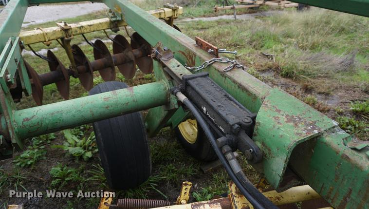 image for item DD6644 John Deere 230 tandem disk