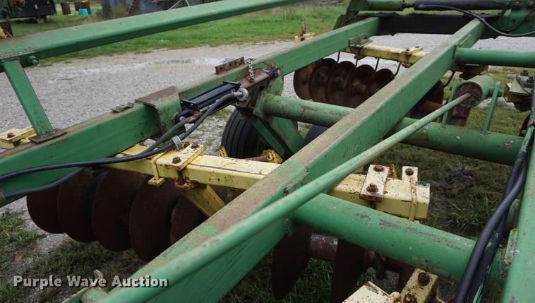 image for item DD6644 John Deere 230 tandem disk