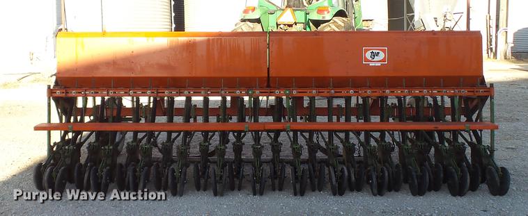 image for item DE4926 Tye grain drill
