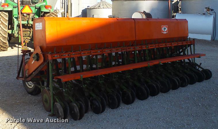 image for item DE4926 Tye grain drill
