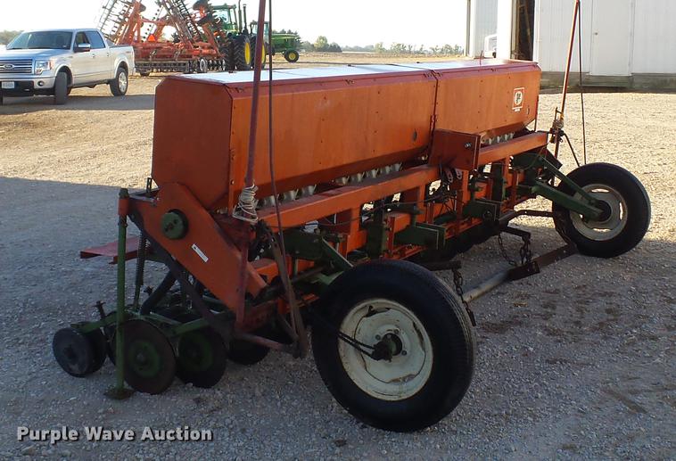 image for item DE4926 Tye grain drill