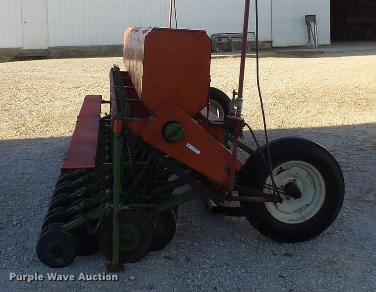 image for item DE4926 Tye grain drill