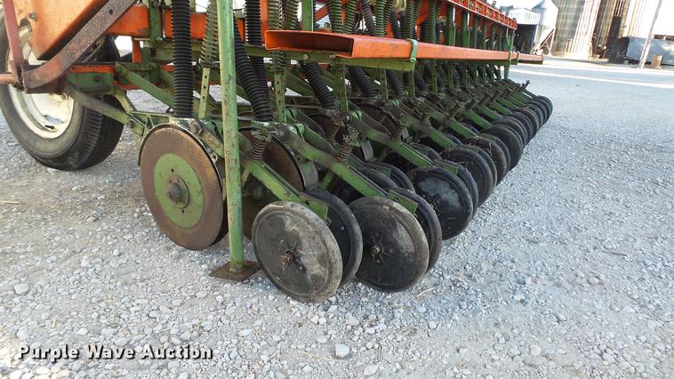image for item DE4926 Tye grain drill