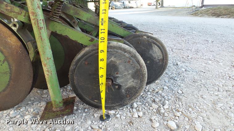 image for item DE4926 Tye grain drill