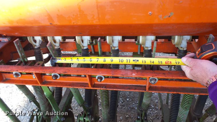 image for item DE4926 Tye grain drill