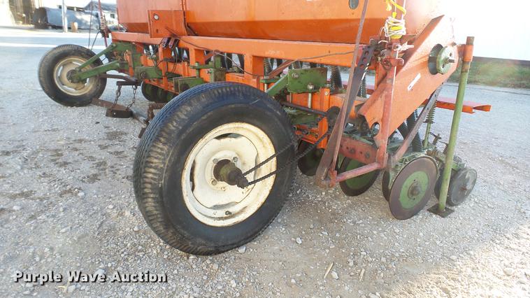 image for item DE4926 Tye grain drill