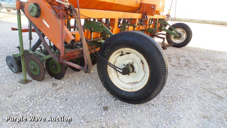 image for item DE4926 Tye grain drill