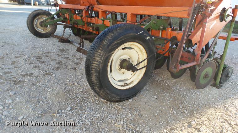 image for item DE4926 Tye grain drill
