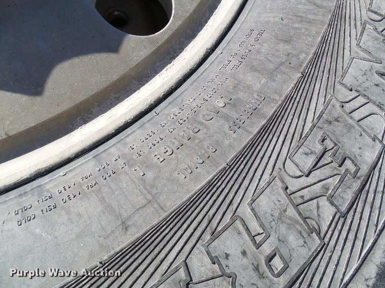 image for item DE5307 (2) General 315/80R22.5 tires and wheels