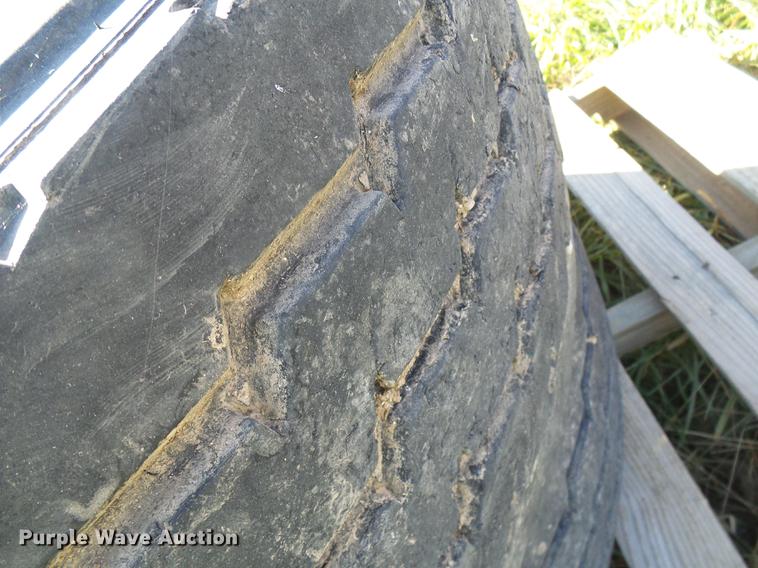 image for item DE5307 (2) General 315/80R22.5 tires and wheels