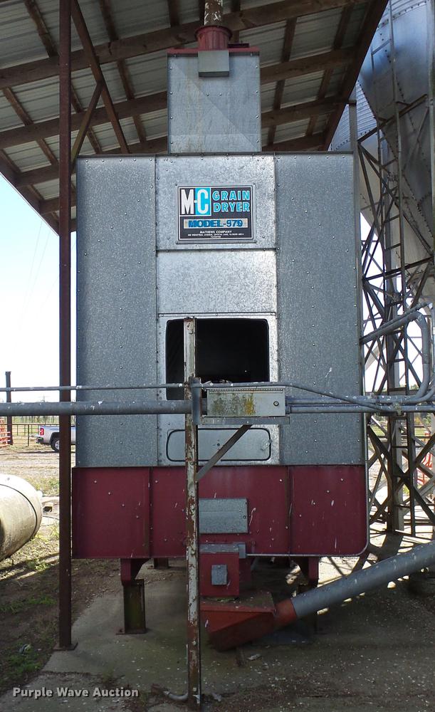 image for item DE5312 M-C Farm Equipment 570 continuous grain dryer