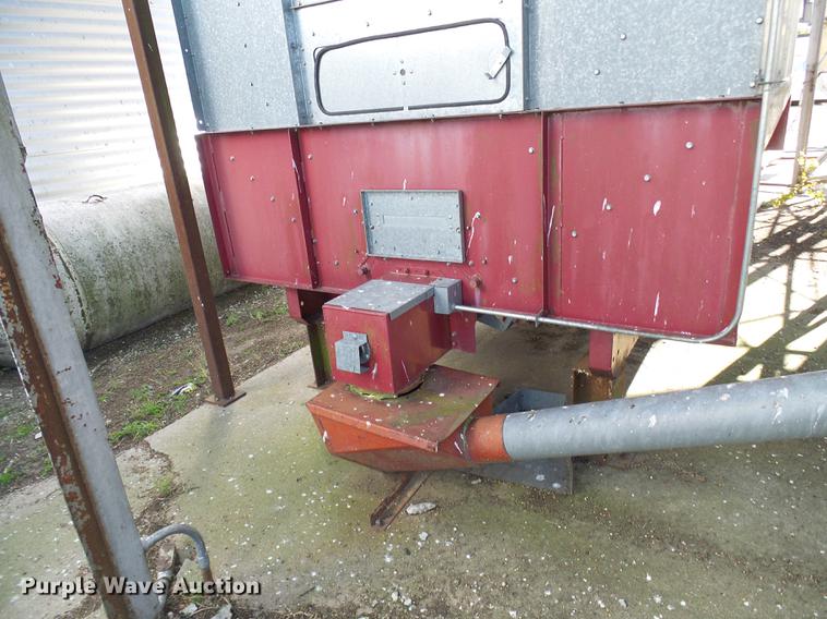 image for item DE5312 M-C Farm Equipment 570 continuous grain dryer