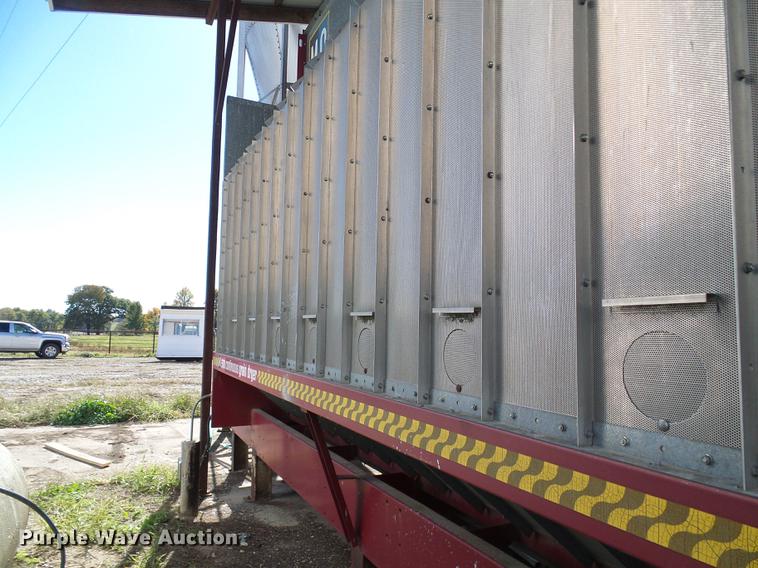 image for item DE5312 M-C Farm Equipment 570 continuous grain dryer