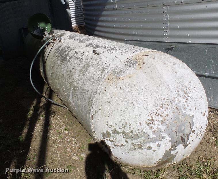 image for item DE5312 M-C Farm Equipment 570 continuous grain dryer