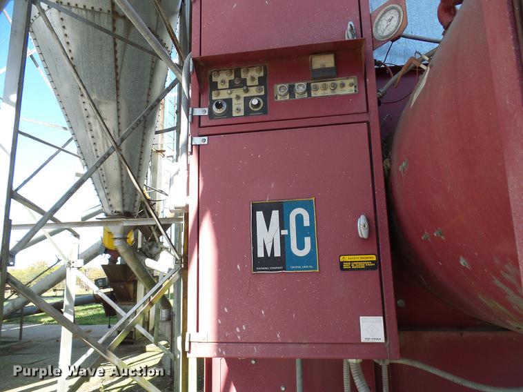 image for item DE5312 M-C Farm Equipment 570 continuous grain dryer