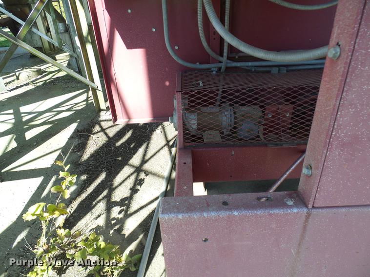 image for item DE5312 M-C Farm Equipment 570 continuous grain dryer