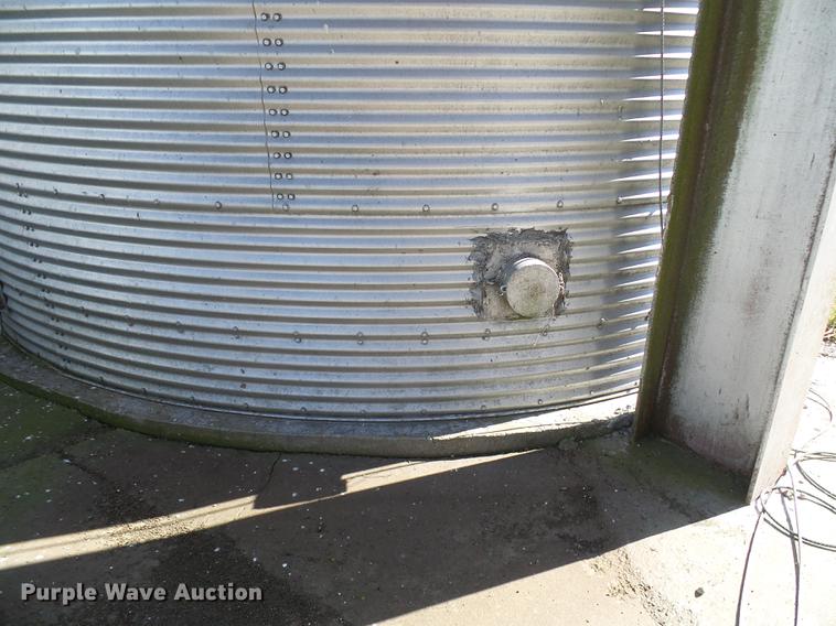 (3) Butler grain bins in Marshall, MO Item DE5313 sold Purple Wave