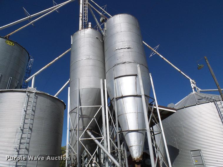 image for item DE5314 (3) overhead grain bins