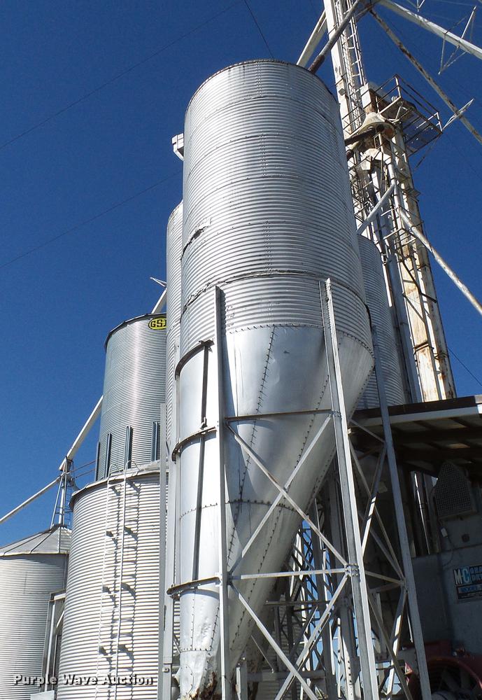 image for item DE5314 (3) overhead grain bins