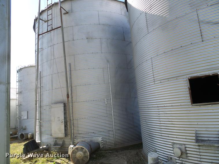 image for item DE5315 (3) Butler grain bins