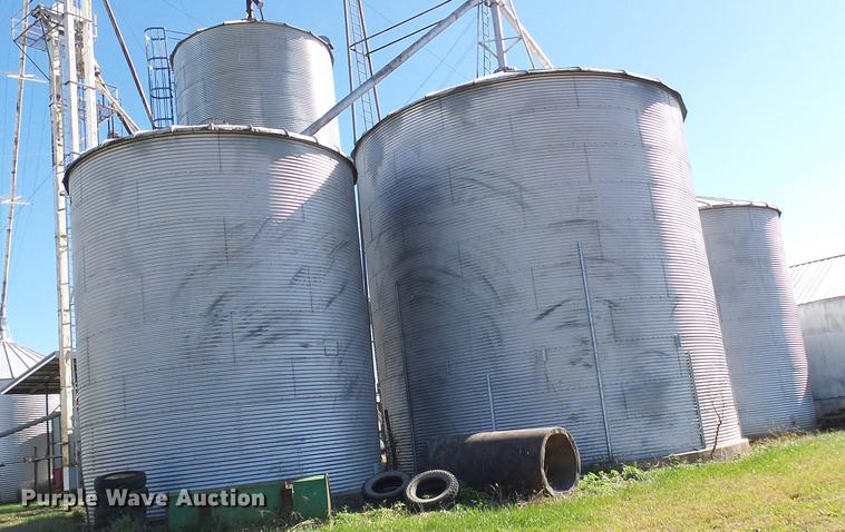 image for item DE5315 (3) Butler grain bins
