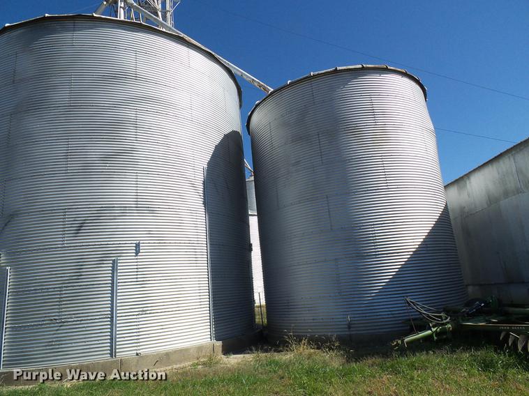 image for item DE5315 (3) Butler grain bins