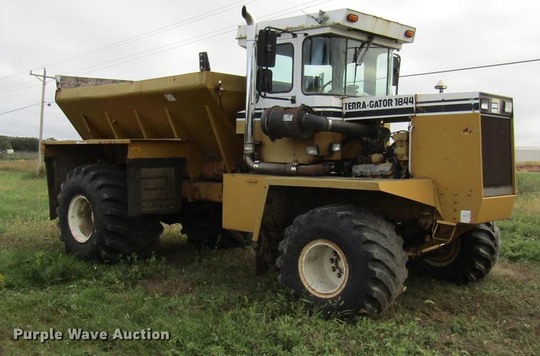 image for item DE5862 1996 Ag-Chem TerraGator 1844 applicator