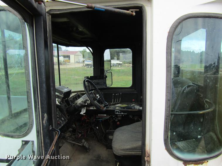 image for item DE5862 1996 Ag-Chem TerraGator 1844 applicator