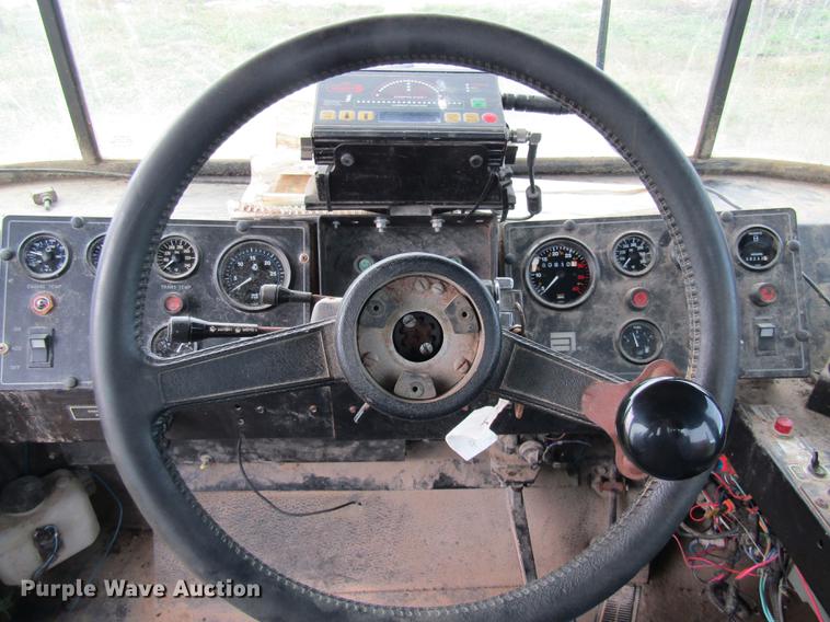 image for item DE5862 1996 Ag-Chem TerraGator 1844 applicator